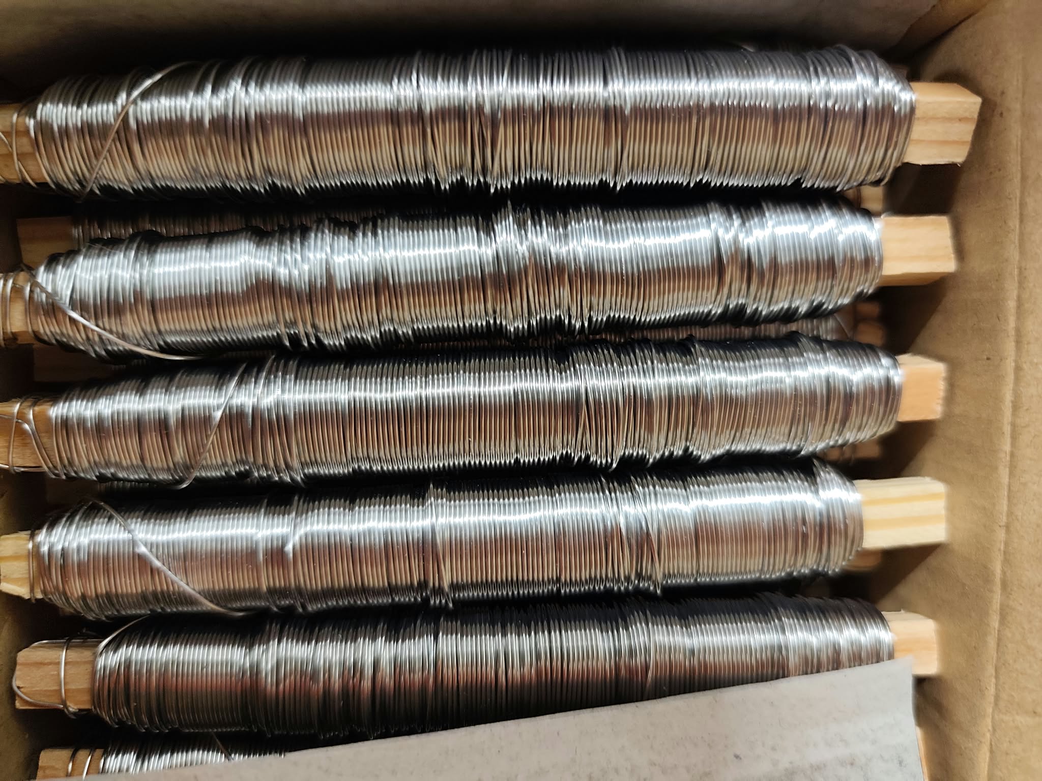Nierdzewny drut wiązałkowy na szpulkach drewnianych 100g/0,65mm, Material 1,4301